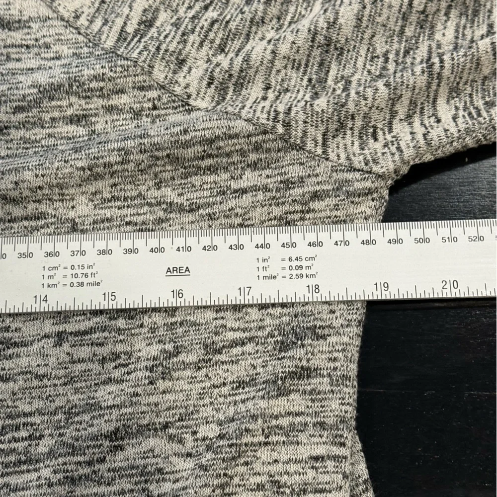 Banana Republic V-neck Black White Marled Lightweight Womens Sweater Small